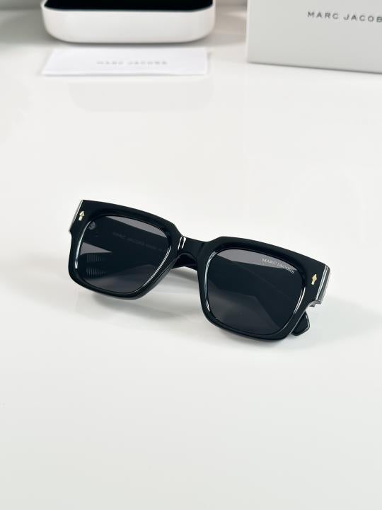 BLACK SUNGLASSES